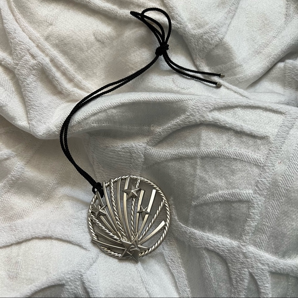 DY ORNAMENT